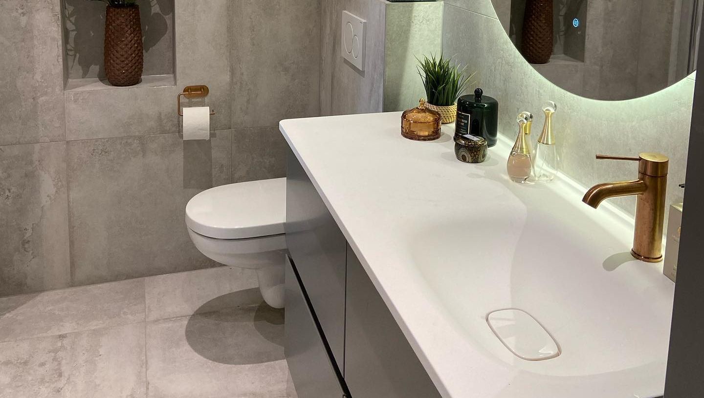 Vaske på bad med gullkran